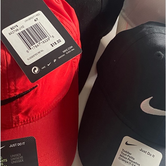 Nike Hats - Picture 2 of 4